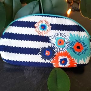 Thirty-one foam lined zip pouch